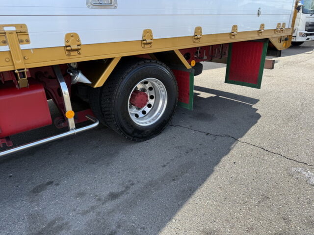 いすゞ：フォワード：6200ワイド：ウィング：木床：アルミホイール：240馬力：エアサス