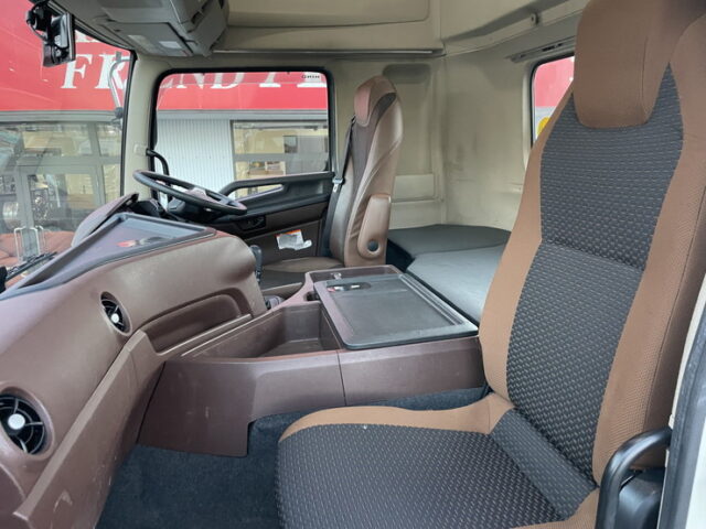 日野：17プロフィア：ハイルーフ：トレーラーヘッド：7速MT：450馬力：E13Cエンジン