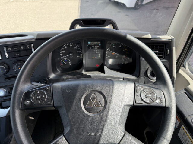 17スーパーグレート：ハイルーフ：トレーラーヘッド：ブタ鼻付：第5輪荷重11.500㎏