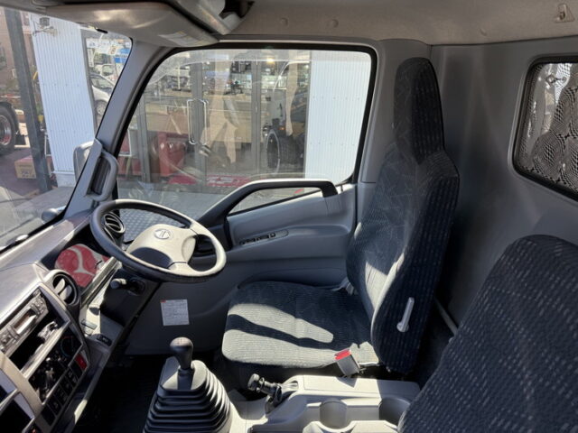 日野：デュトロ：ウィング：ワイドロング：180馬力：ステンレス多数：2.950㎏積