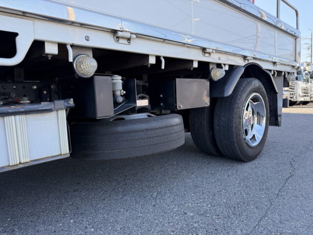 キャンター：平ボデー：標準幅：10尺長：カスタム：オートマ：煤焼き有：150馬力