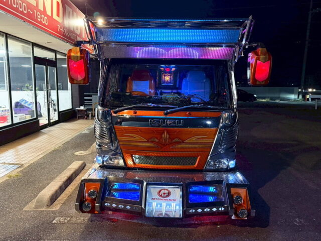 いすゞ：エルフ：イベント車：架装多数：カスタムペイント：荷台トランク仕様：マニ割り