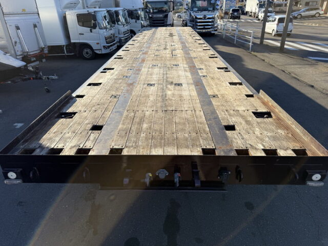 東邦：トレーラー：まな板：3軸：スタンション多数：内フック多数：最大積載量27.500㎏