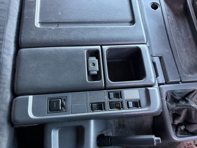 日野：テラヴィ：ハイルーフ：トレーラーヘッド：架装多数：ブタ鼻：後輪エアサス