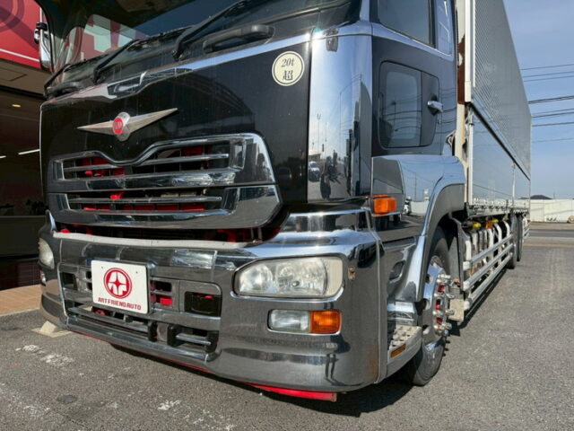 クオン:ハイルーフ:ウィング:メッキ多数:ステンレスバイザー:アルミホイール