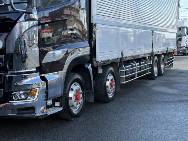 日野:17プロフィア:ハイルーフ:メッキ多数:アルミホイール:木床:E13Cエンジン