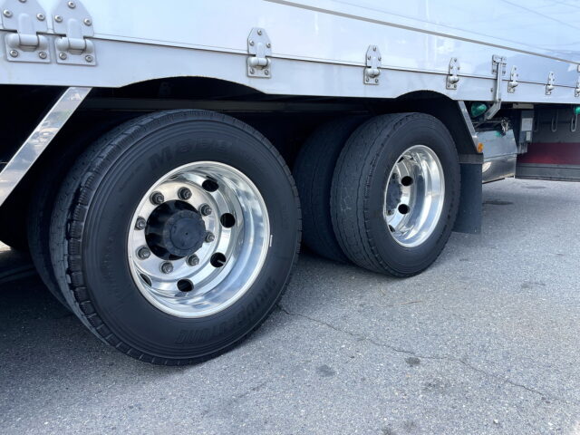 17スーパーグレート　ハイルーフ　ウィング　メッキ多数　アルミホイール　木床