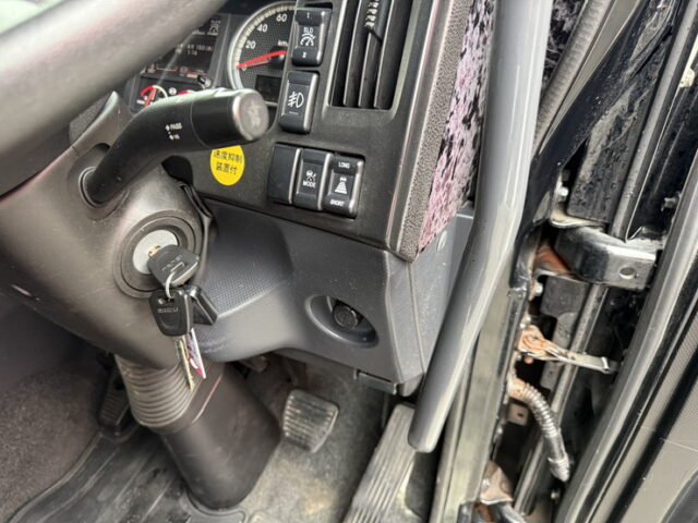 いすゞ:ギガ:ハイルーフ:トレーラーヘッド:フロントバイザー:第5輪荷重11.100㎏