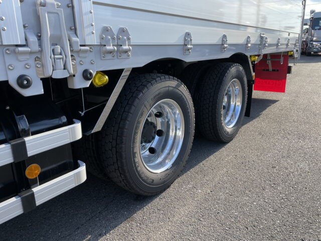 いすゞ　ギガ　ハイルーフ　ウィング　未使用車　アルミホイール　メッキ多数