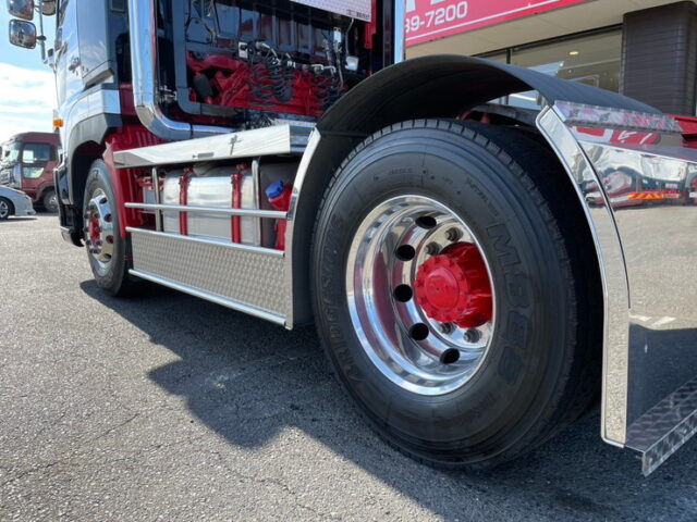 日野　17プロフィア　ヘッド　内装生地張り　ステンレス多数　メッキパーツ多数
