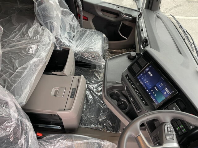 スカニア：R460：現行モデル：登録済未使用車：トレーラーヘッド：総輪エアサス