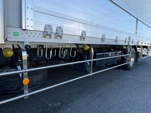 いすゞ:フォワード:ワイド:210馬力:アルミウィング:格納パワーゲート:リアエアサス:アルミホイール