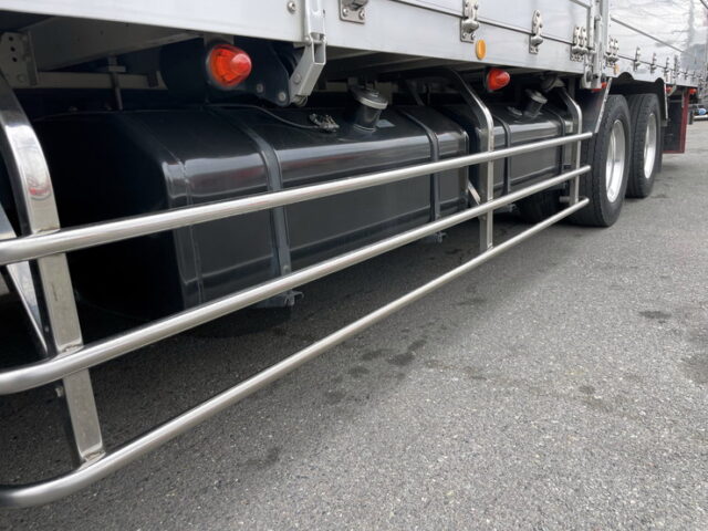 いすゞ　ギガ　ウィング　メッキ多数　ステンレス多数　アルミホイール