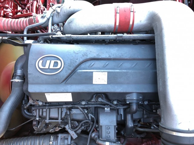 【332】ＵＤトラックスクオン　低床　冷凍ウイング　総輪エアサス　ハイルーフ