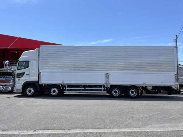 日野　17プロフィア　未使用　ハイルーフ　アルミホイール　リア門口ステンレス　7速MT