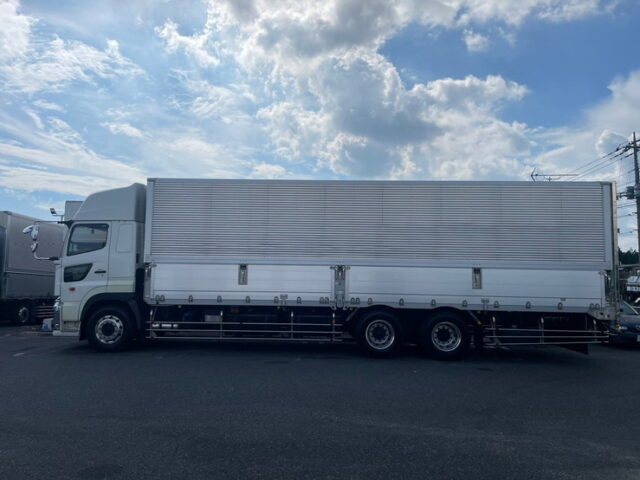 日野　プロフィア　ハイルーフ　ウィング　アルミホイール　ステンレスサイドバンパー　リア門口ステンレス　　