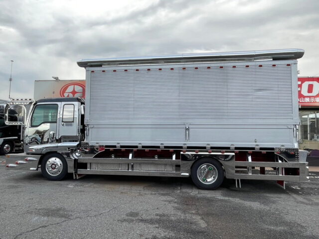 いすゞ　フォワード　庫内部屋仕様　ステンレスパーツ多数　ロケット