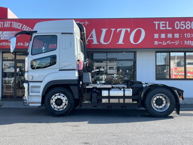 17スーパーグレート　トレーラーヘッド　ハイルーフ　未使用　E尺　460馬力　第5輪荷重11.500㎏　プレミアムライン