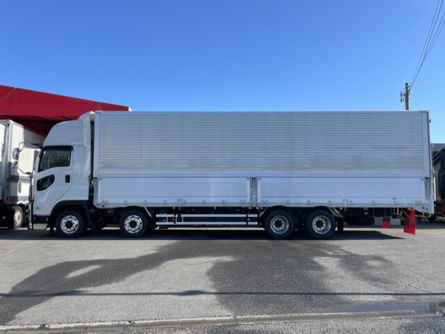 いすゞ　ギガ　ハイルーフ　ウィング　未使用車　アルミホイール　メッキ多数