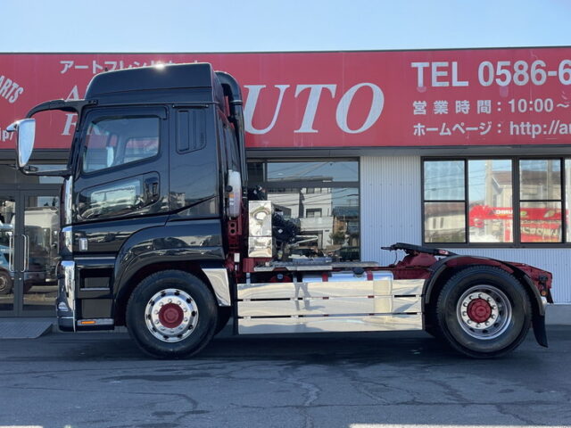 17スーパーグレート　ハイルーフ　トレーラーヘッド　460馬力　第5輪荷重11.500㎏