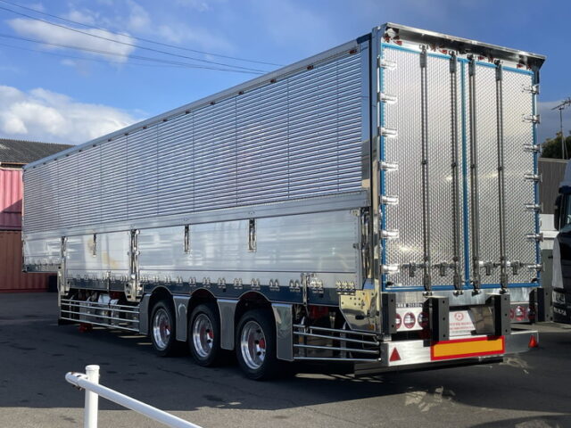 令和4年式 トレクス製 3軸 段付きトレーラーウィング リフトアクスル 後軸残し