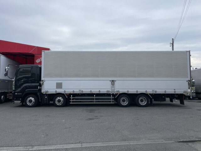 いすゞ　ギガ　ウィング　メッキ多数　ステンレス多数　アルミホイール