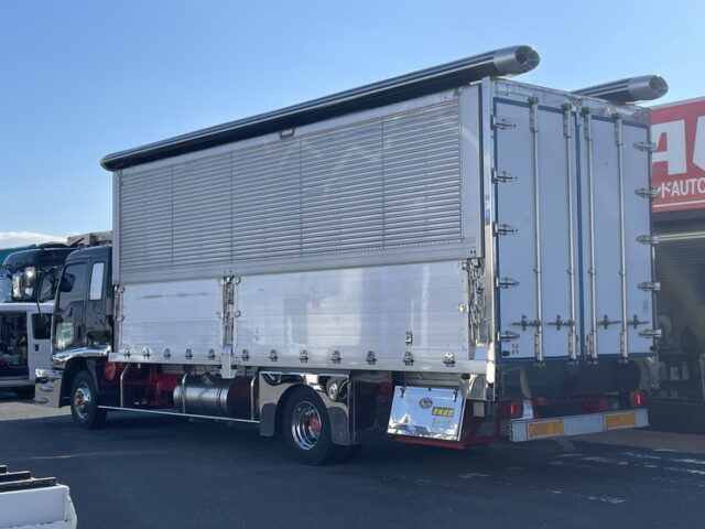 【委託販売車両】いすゞ：フォワード：205馬力：6MT：リア門口ステンレス：木床：ロケット：舟形バンパー：ステンレス多数　