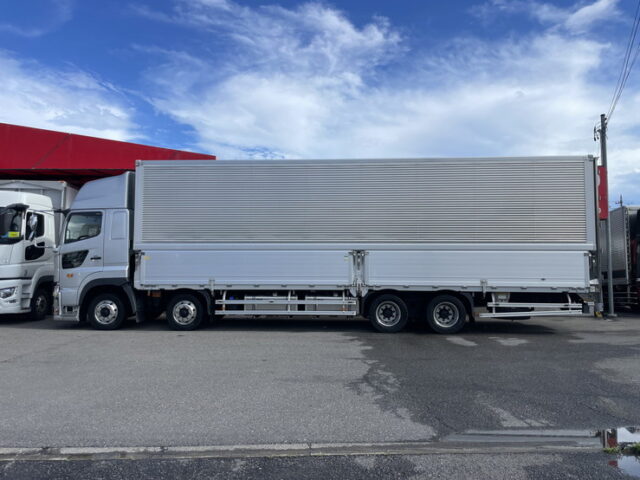 日野：17プロフィア：ハイルーフ：メッキ多数：アルミホイール：リア門口ステンレス