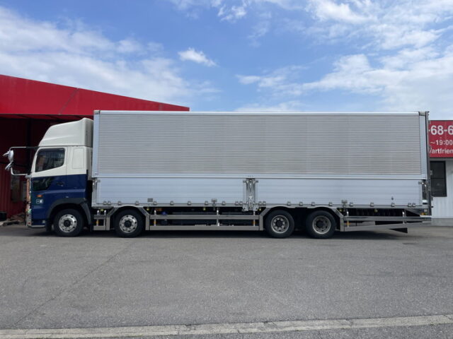 日野：17プロフィア：ハイルーフ：メッキ多数：ステンレス多数：アルミホイール