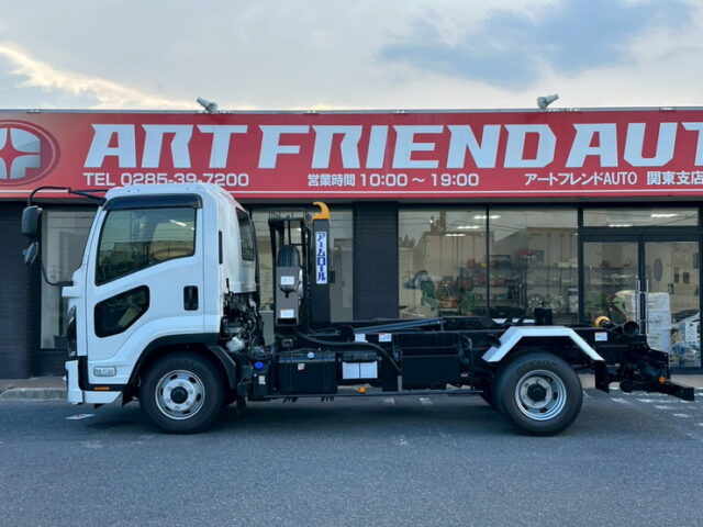 いすゞ：フォワード：登録済未使用：アームロール：3人乗り：ベッドレス：積載3.750㎏