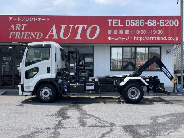 いすゞ：フォワード：登録済未使用：アームロール：3人乗り：ベッドレス：積載3.750㎏