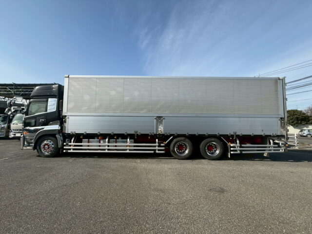 クオン:ハイルーフ:ウィング:メッキ多数:ステンレスバイザー:アルミホイール