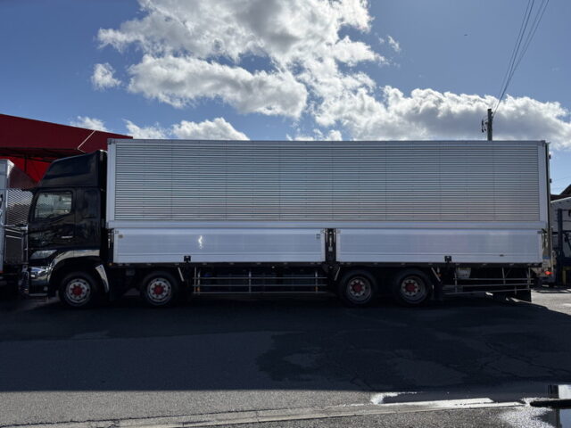 日野:17プロフィア:ハイルーフ:メッキ多数:アルミホイール:木床:E13Cエンジン