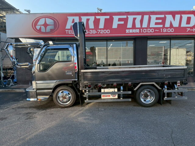 【現状】いすゞ：エルフ：平ボデー：架装多数：マニ割り：5トン未満：2駆/4駆切換付き