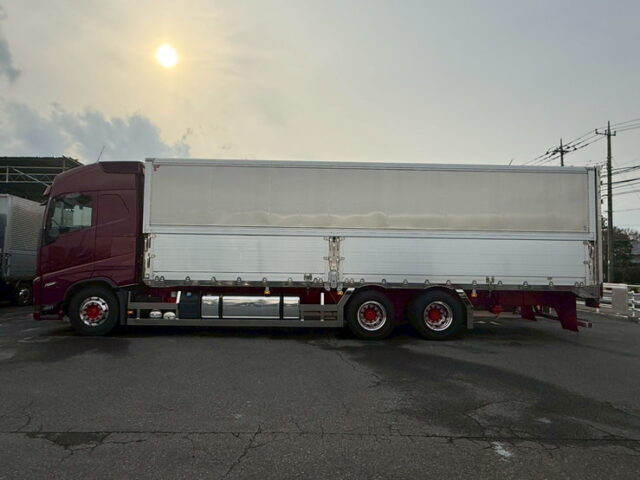 VOLVO：FH：グローブトロッター：ウィング：造りボディ：架装多数：高年式低走行