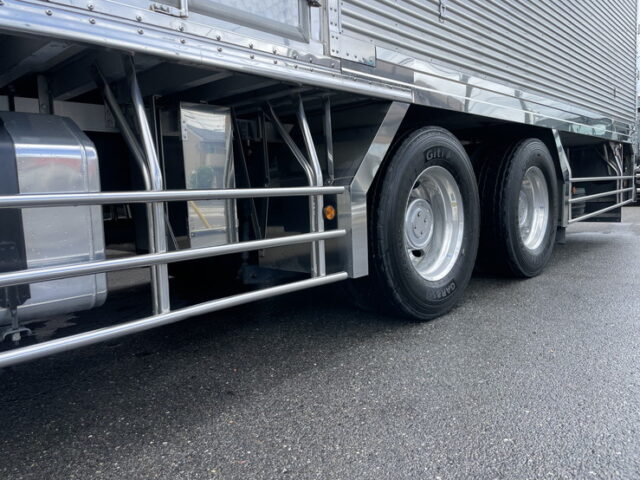 17スーパーグレート　ハイルーフ　冷凍バン　矢野特殊ボディ　コルゲート　サブエンジン