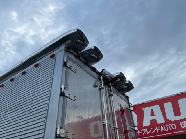 いすゞ　フォワード　庫内部屋仕様　ステンレスパーツ多数　ロケット