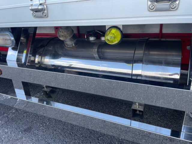 日野　レンジャープロ　冷凍ウィング　ステンレスサイドバンパー　メッキパーツ多数