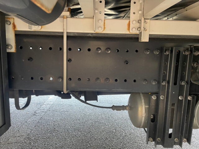 日野　プロフィア　ハイルーフ　ウィング　アルミホイール　ステンレスサイドバンパー　リア門口ステンレス　　