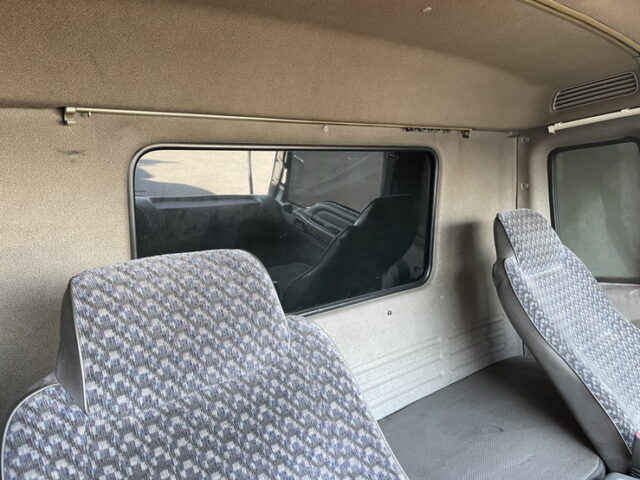 【委託販売車両】いすゞ：フォワード：205馬力：6MT：リア門口ステンレス：木床：ロケット：舟形バンパー：ステンレス多数　