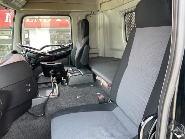 日野　プロフィア　ハイルーフ　トレーラーヘッド　煙突マフラー(ダミー)　ブタ鼻