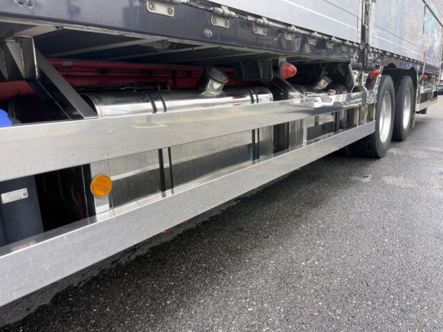 日野：プロフィア：ハイルーフ：ウィング：メッキ多数：ステンレス多数　