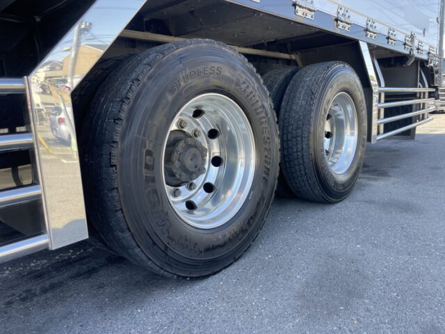 スーパーグレート：ハイルーフ：ウィング：造りボディ：ステンレス多数：420馬力