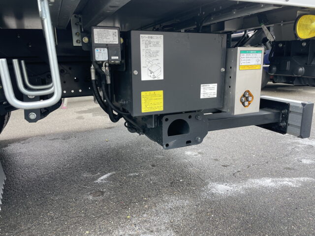 いすゞ　エルフ　アルミバン　低走行　ワイド　跳上ゲート　150馬力