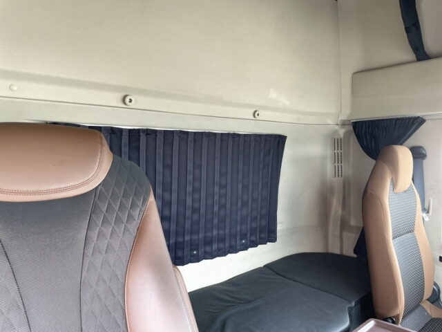 日野：プロフィア：トレーラーヘッド：ハイルーフ：ルーフバー：パイプバンパー：アルミホイール