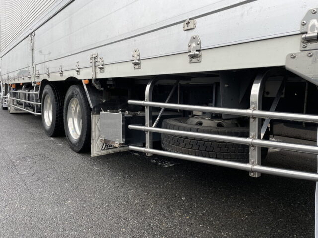 日野：17プロフィア：アルミウィング：ハイルーフ：7MT：リア門口ステンレス：アルミホイール：フロントバイザー ステンレス多数