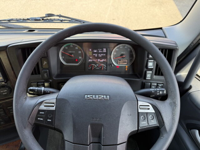 いすゞ：ギガ：ハイルーフ：トレーラーヘッド：アルミホイール：スムーサー