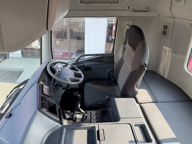 スーパーグレート：ハイルーフ：トレーラーヘッド：メッキ多数：アルミホイール：7速MT