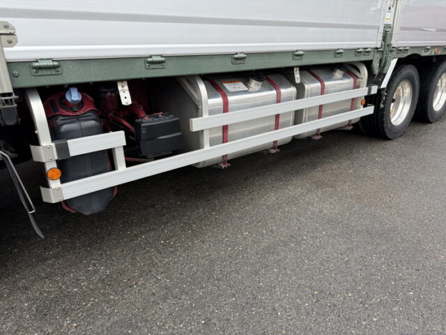 17スーパーグレート：ハイルーフ：ウィング：プレミアムラインエグゼクティブ：寝台メッキ