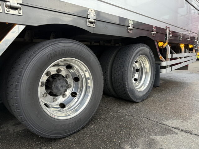 17スーパーグレート：ハイルーフ：メッキ多数：アルミホイール：リア門口ステンレス